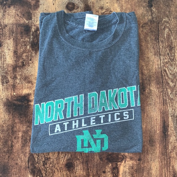 Gildan Other - 🔴2 for $5 Gildan  UND T-Shirt